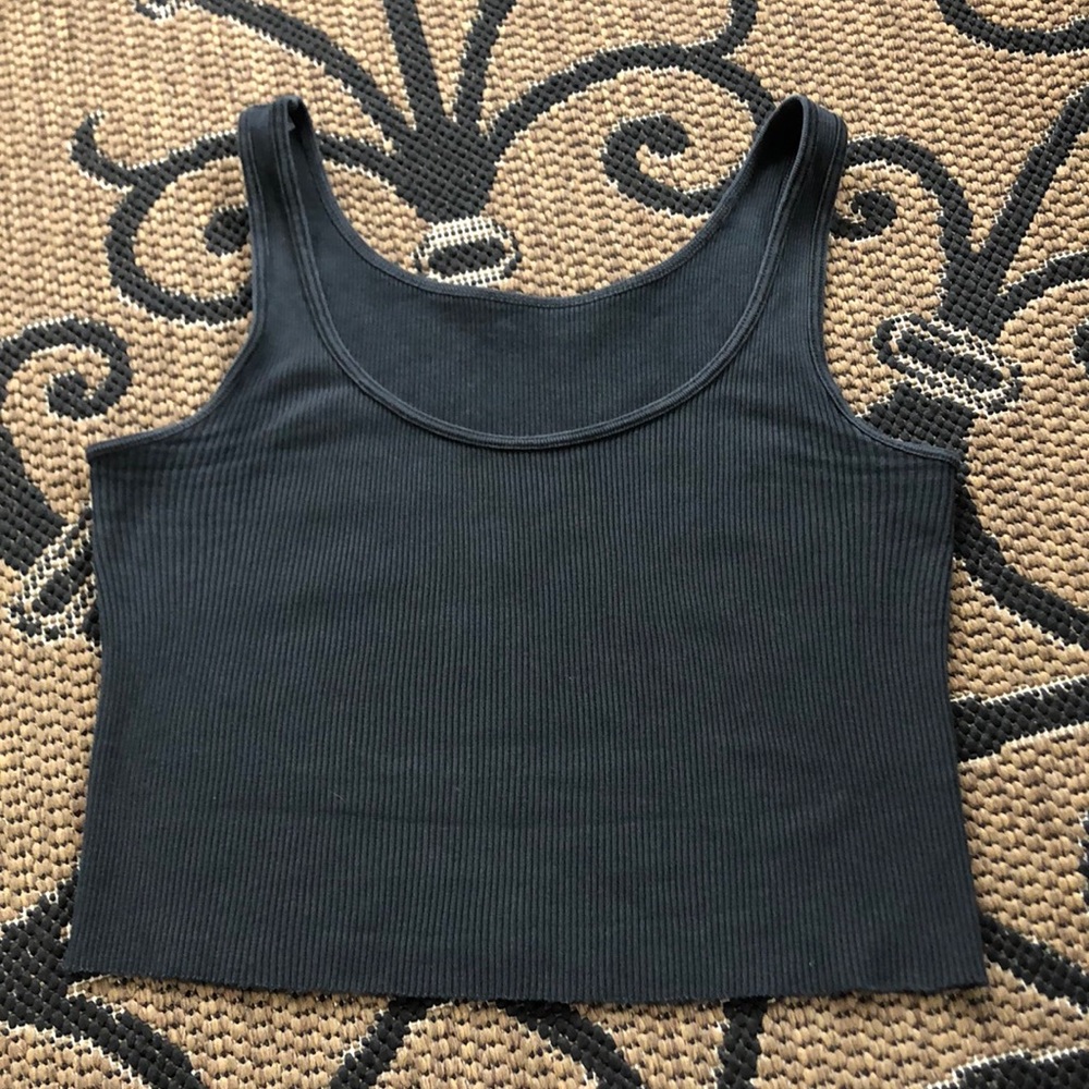 Brandy Melville Sheena black cropped tank